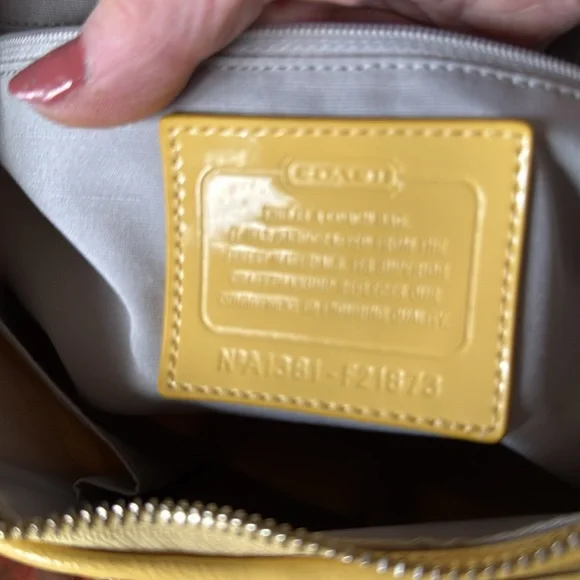 New Coach Yellow Shoulder Bag Never Used - Picture 8 of 14